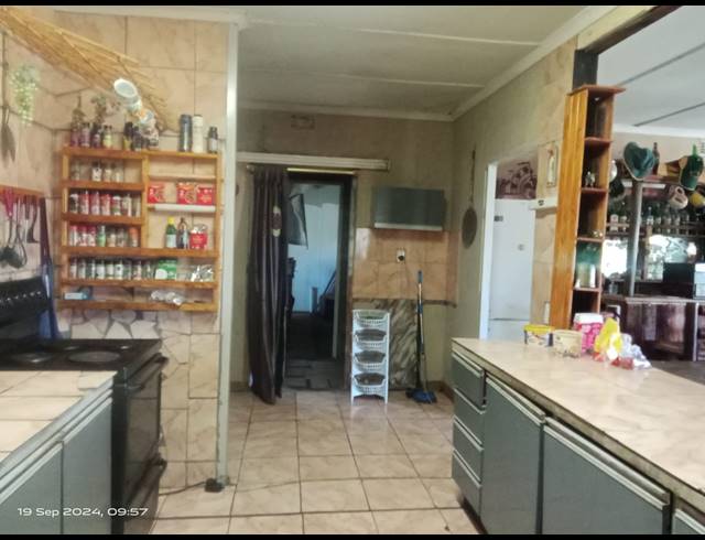 10 BEDROOM HOUSE FOR SALE IN SPAARWATER AH